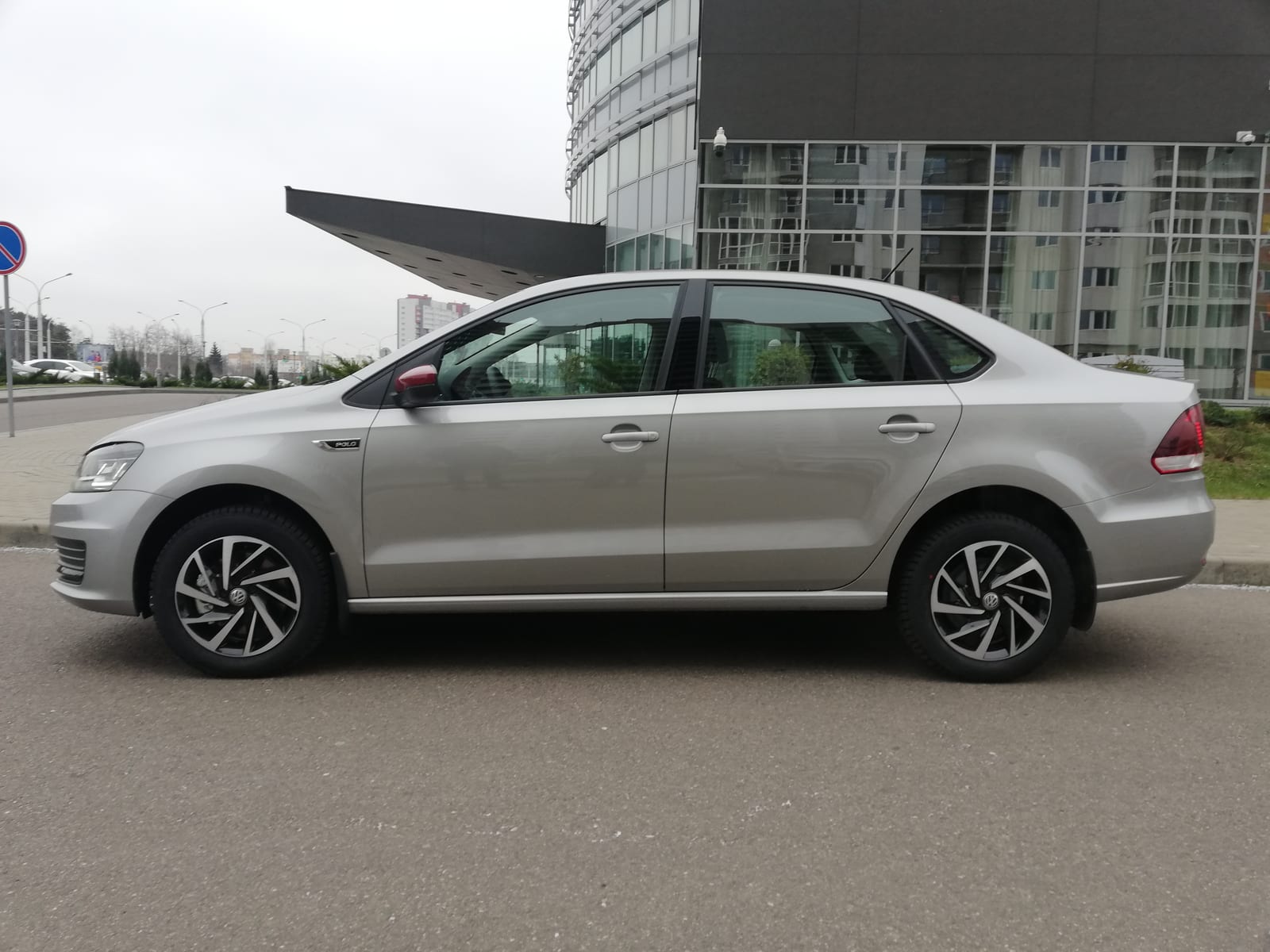 Volkswagen Polo Comfortline Joy 2018 — фото 3