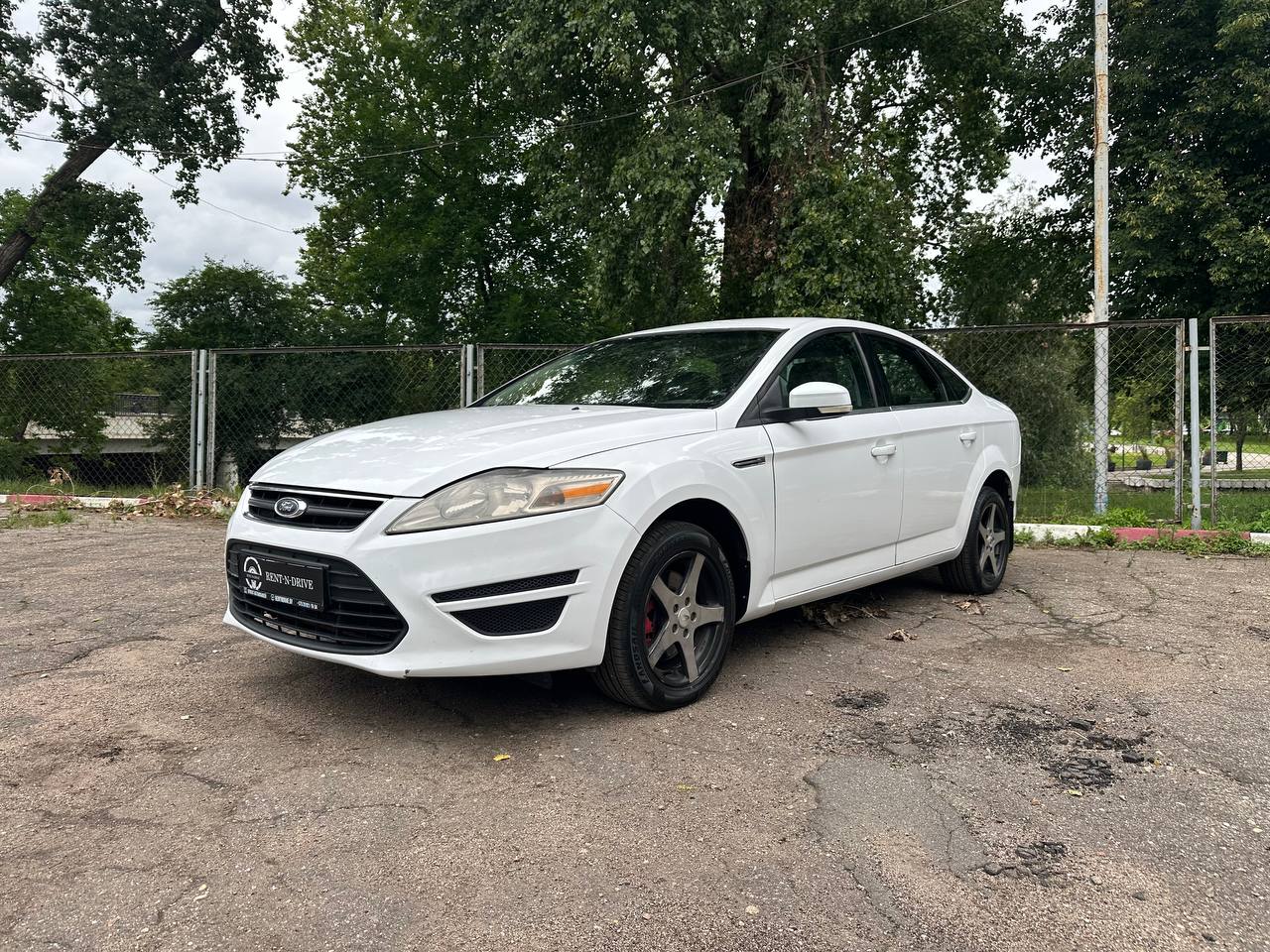 Ford Mondeo 2012 — аренда от 90 Br/сутки