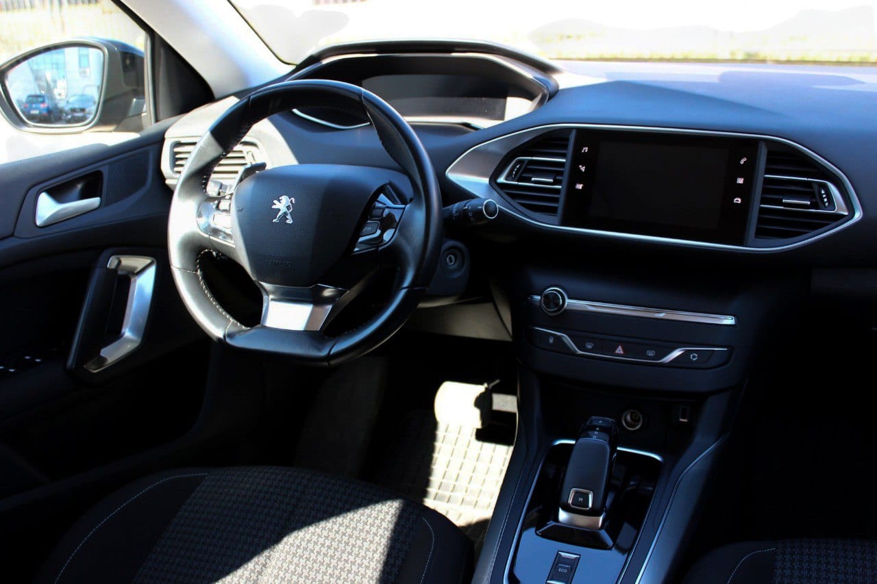 Peugeot 308 2020 — фото 3