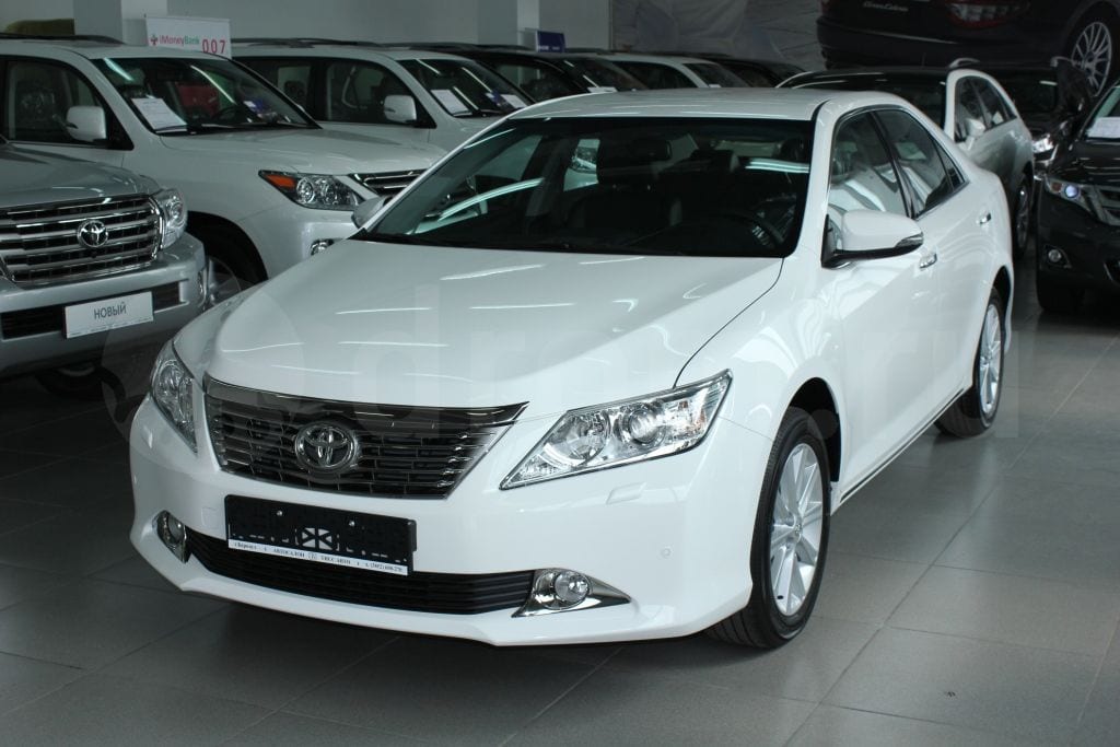 Toyota Camry 2013 — аренда от 144 Br/сутки