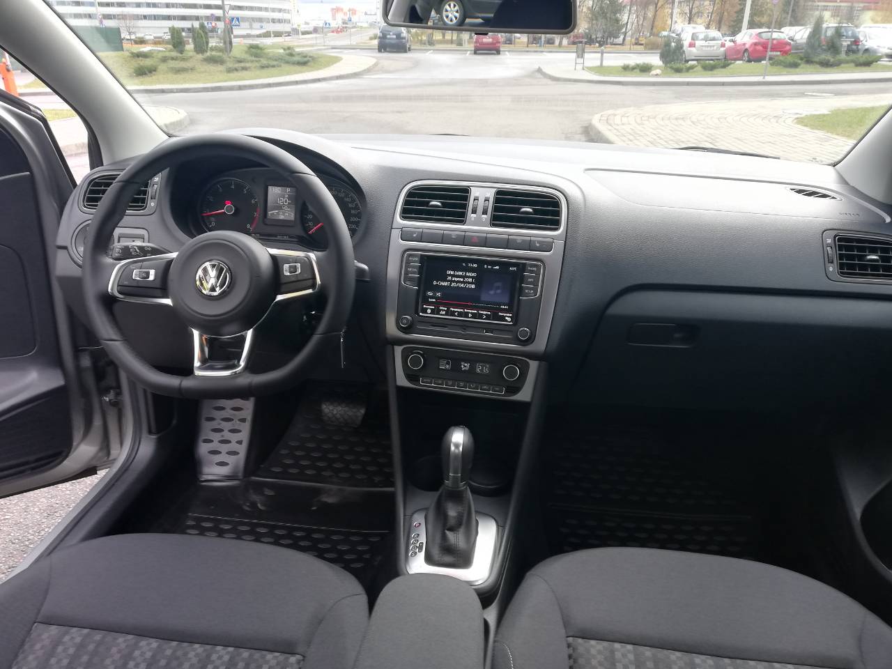 Volkswagen Polo Comfortline Joy 2018 — фото 4