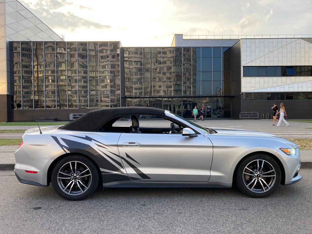 Ford Mustang Cabrio 2019 — фото 4