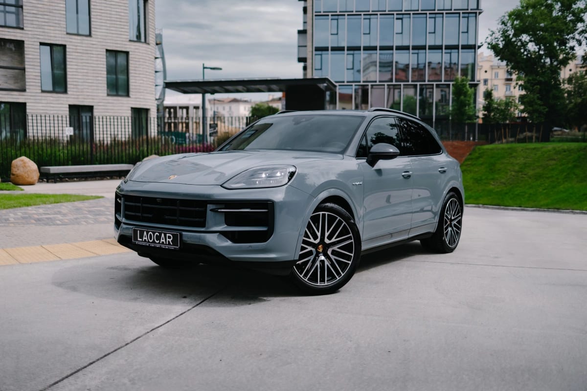 Porsche Cayenne S E-hybrid в аренду в Минске