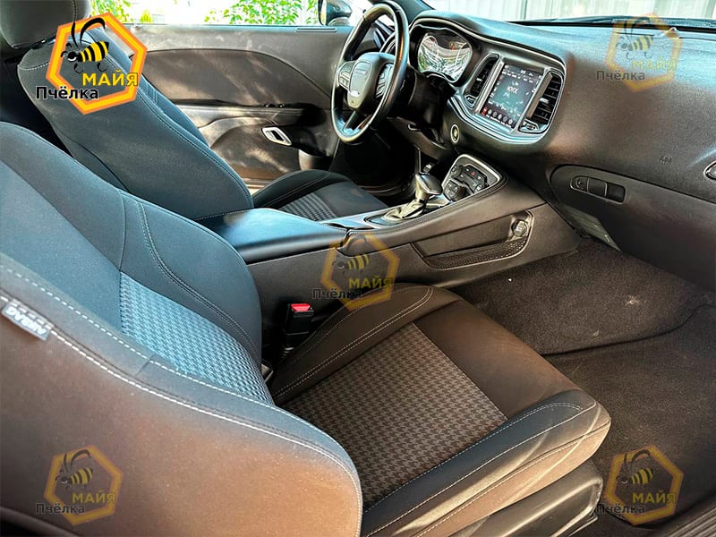 Dodge Challenger 2020 — аренда от 360 Br/сутки