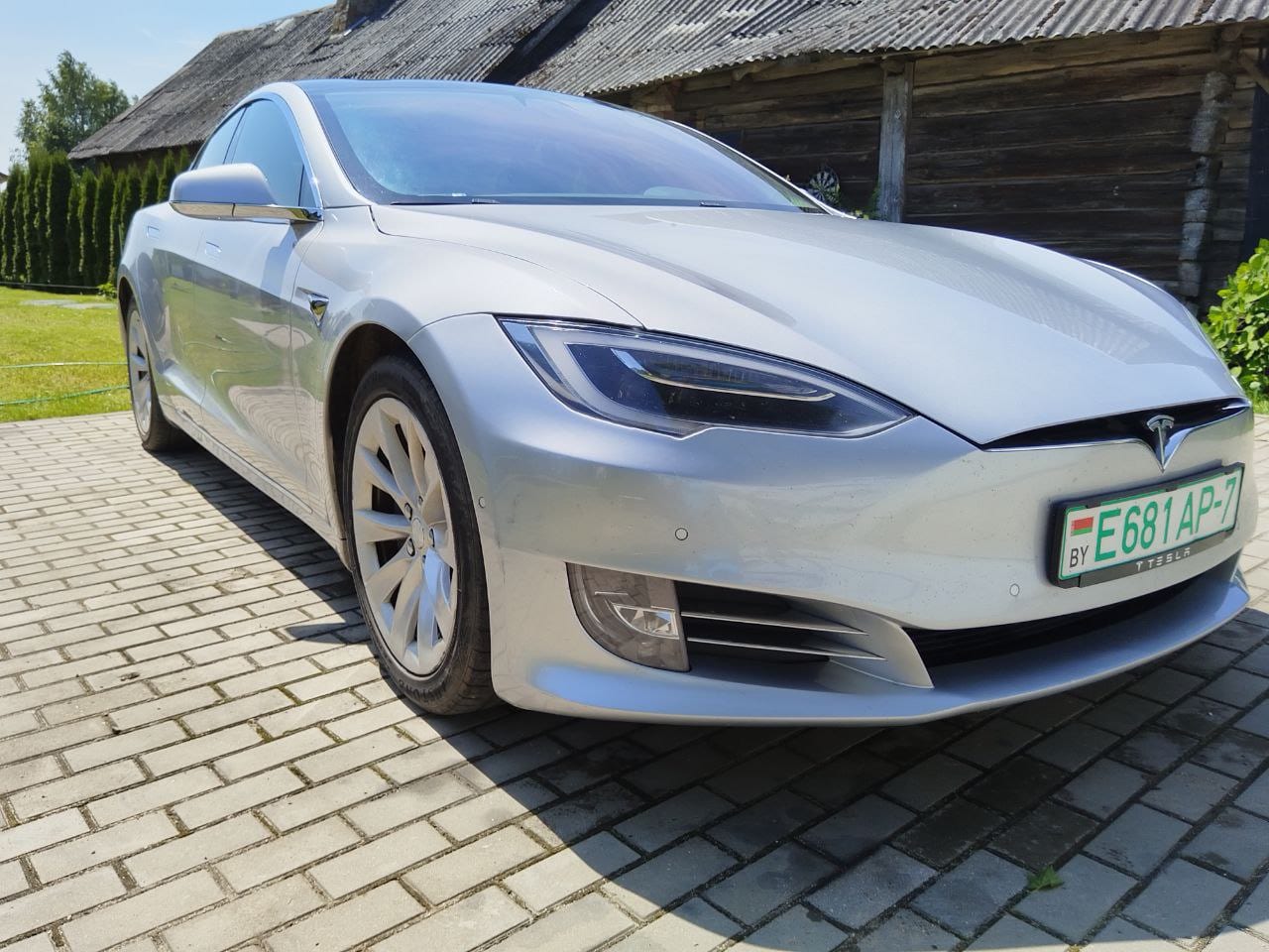 Tesla Model S 2019 — аренда от 400 Br/сутки