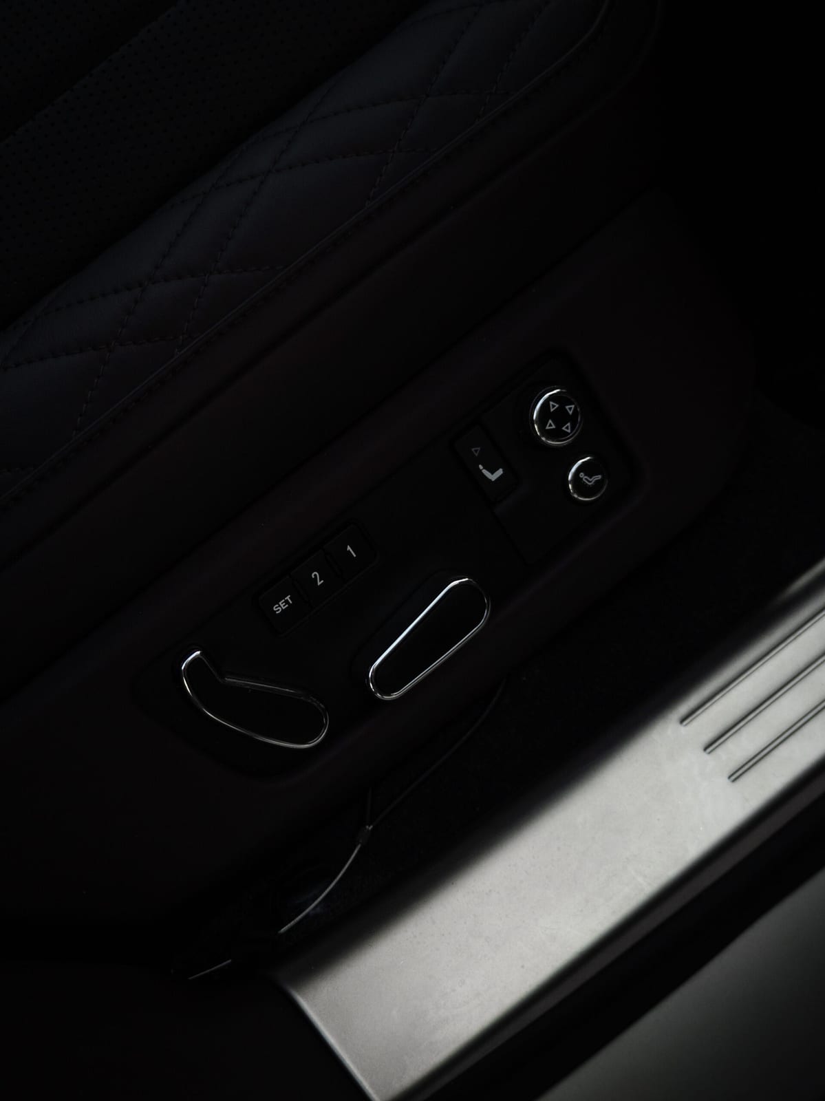 Bentley Flying Spur — аренда от 1500 Br/сутки