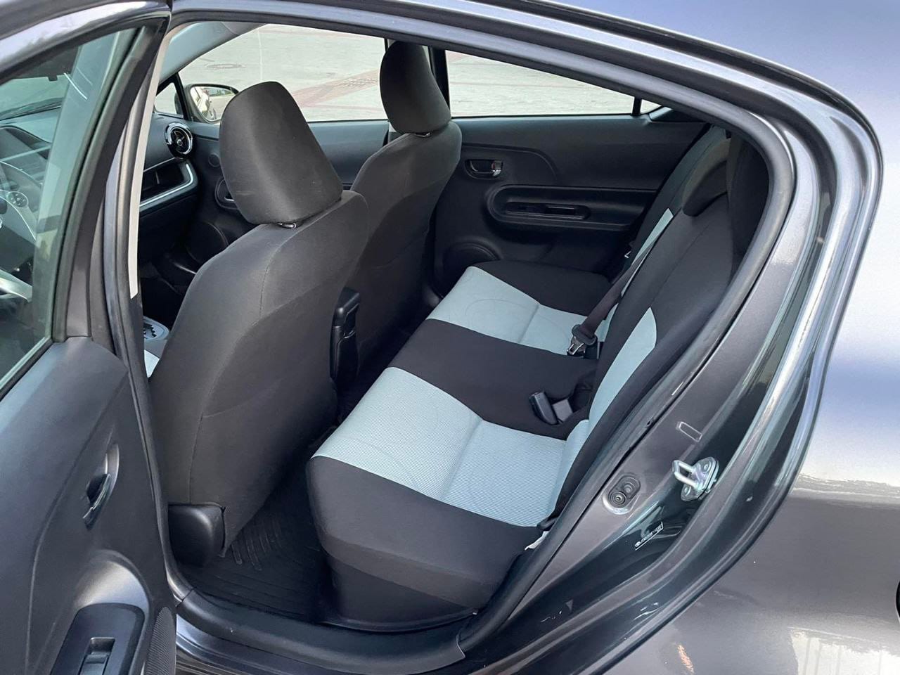 Toyota Prius C 2016 — фото 4