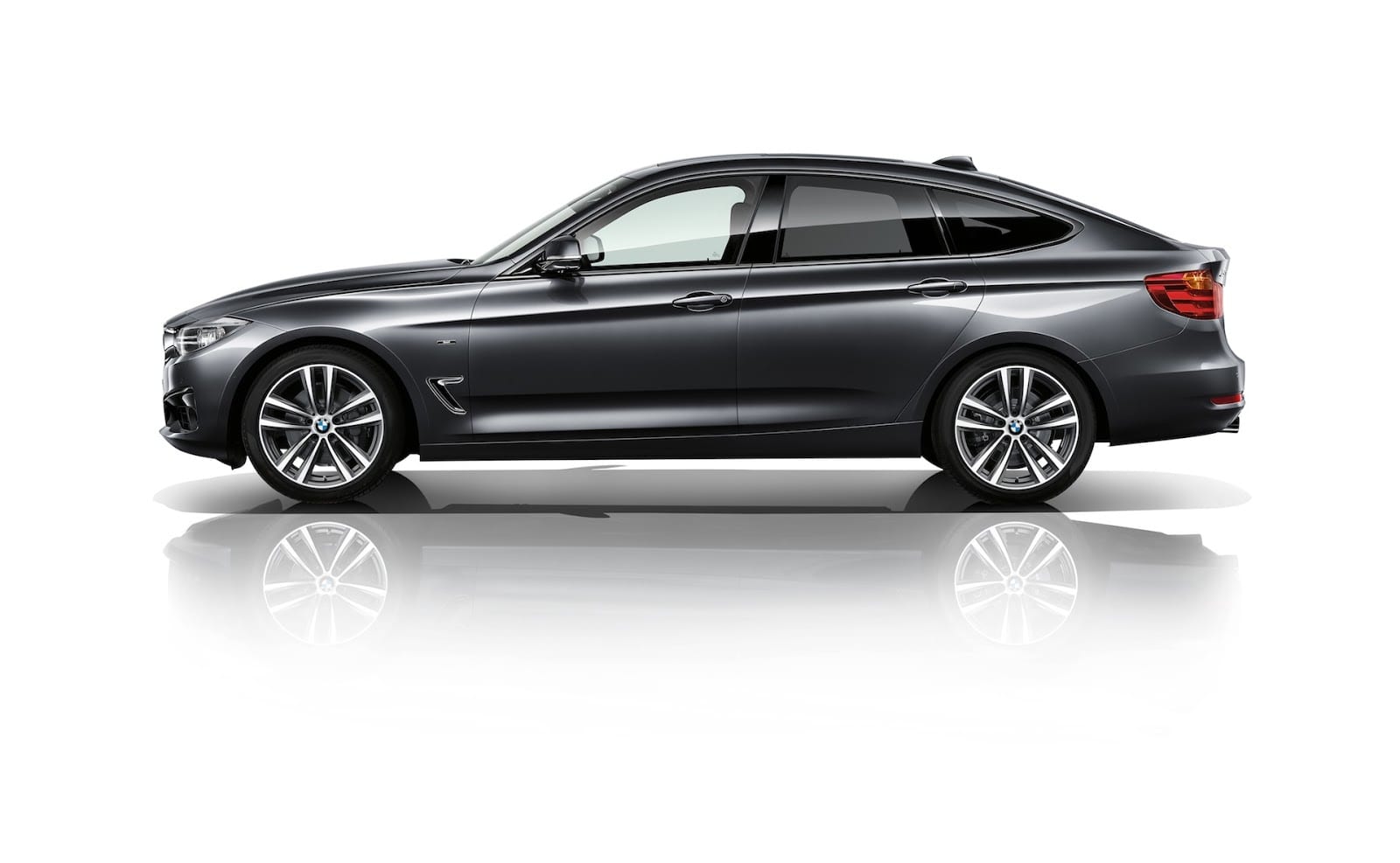 BMW 330i xDrive Gran Turismo 2018 года в аренду в Минске