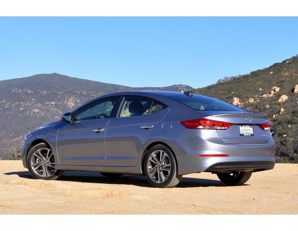Hyundai Elantra 2018 — фото 3