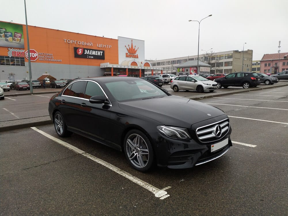 Mercedes-Benz E450 (чёрный) 2019 года в аренду в Минске