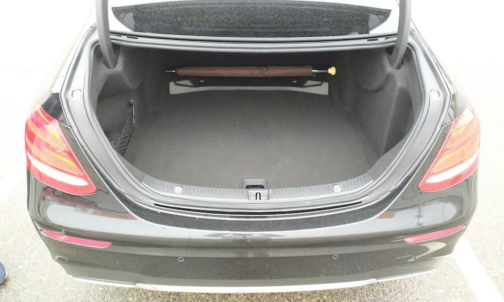 Mercedes-Benz E450 (чёрный) 2019 года в аренду в Минске