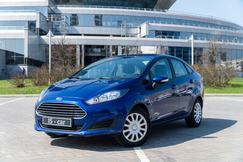 Ford Fiesta Sedan 2017 — аренда от 99 Br/сутки