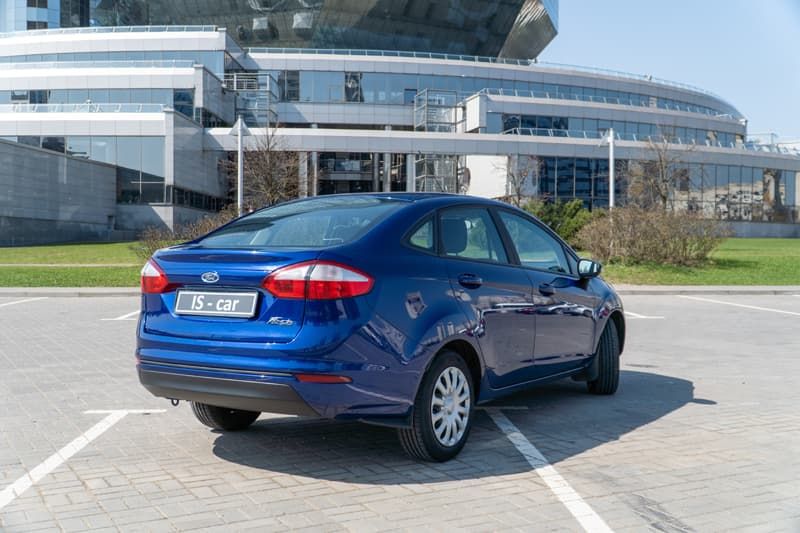 Ford Fiesta Sedan 2017 — фото 2