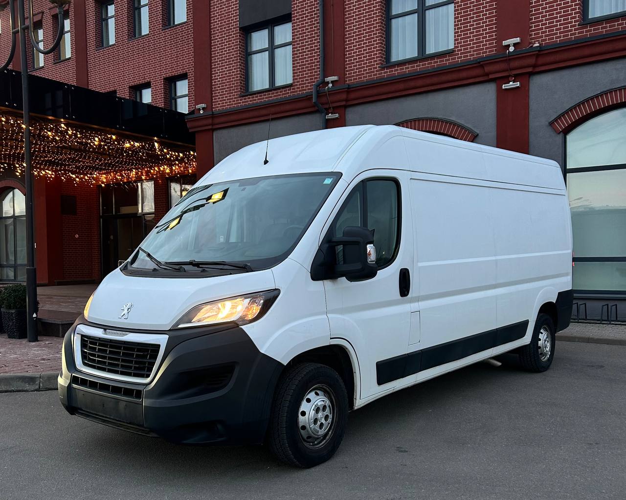 Peugeot Boxer — аренда от 280 Br/сутки