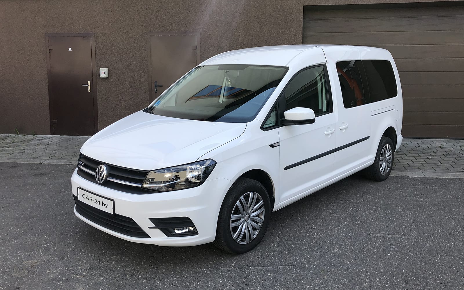 Volkswagen Caddy Maxi Life 2020 — аренда от 90 Br/сутки