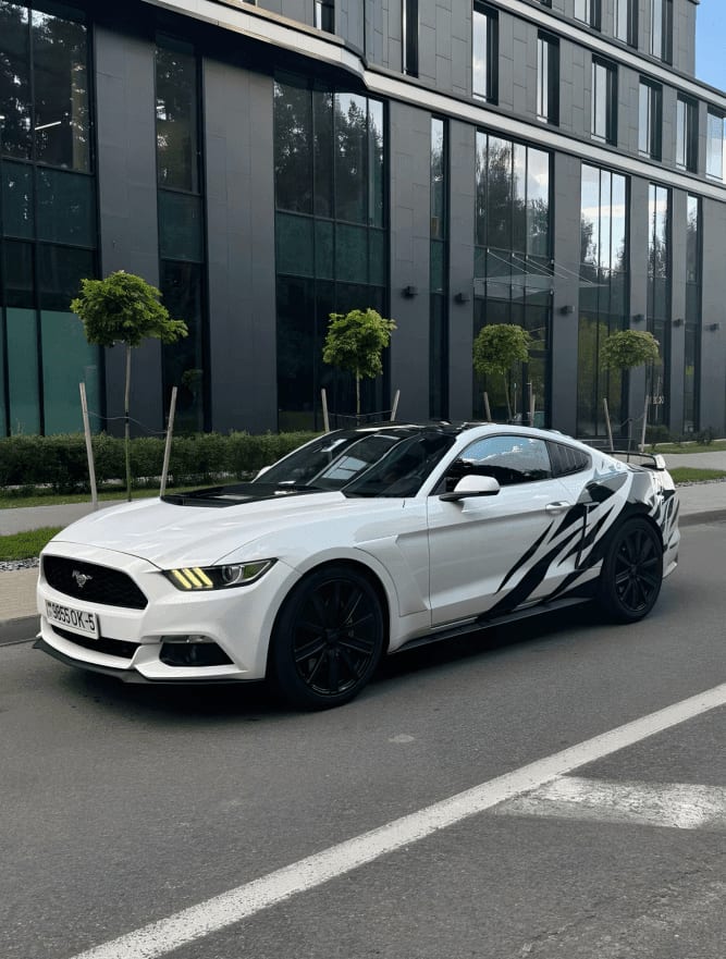 Ford Mustang 2016 — аренда от 450 Br/сутки
