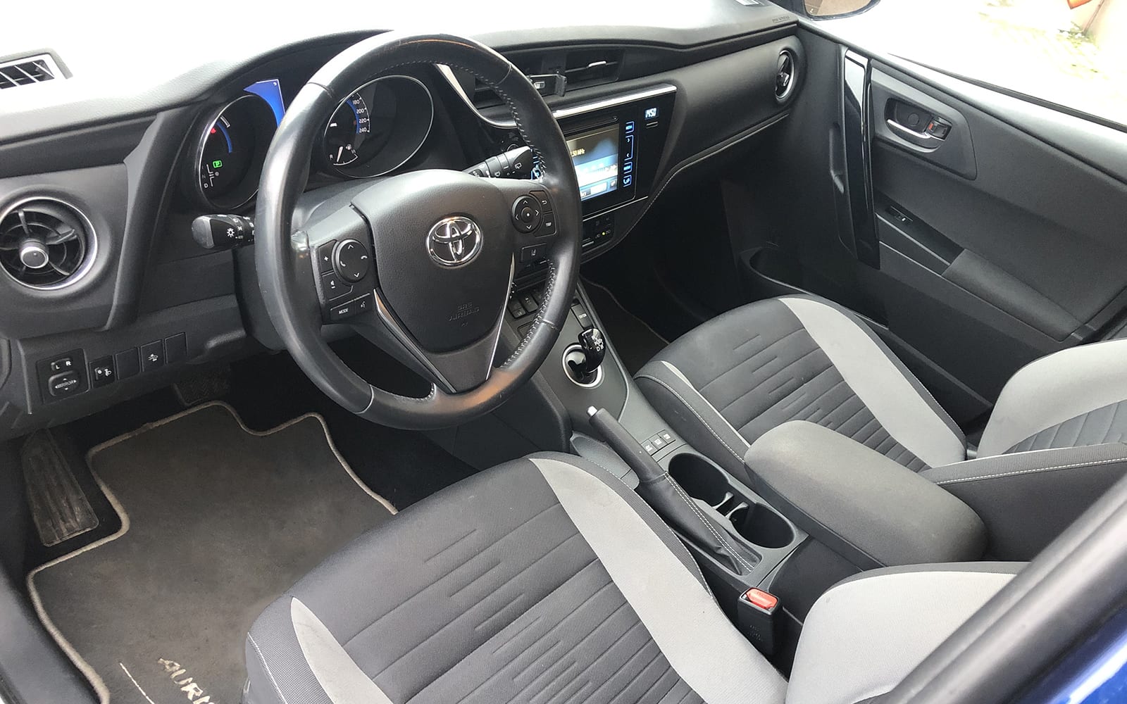 Toyota Auris 2018 — фото 3