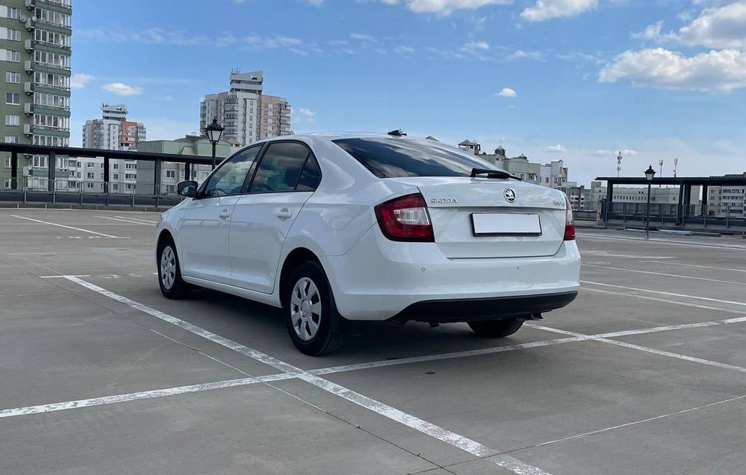 Skoda Rapid Liftback — фото 2