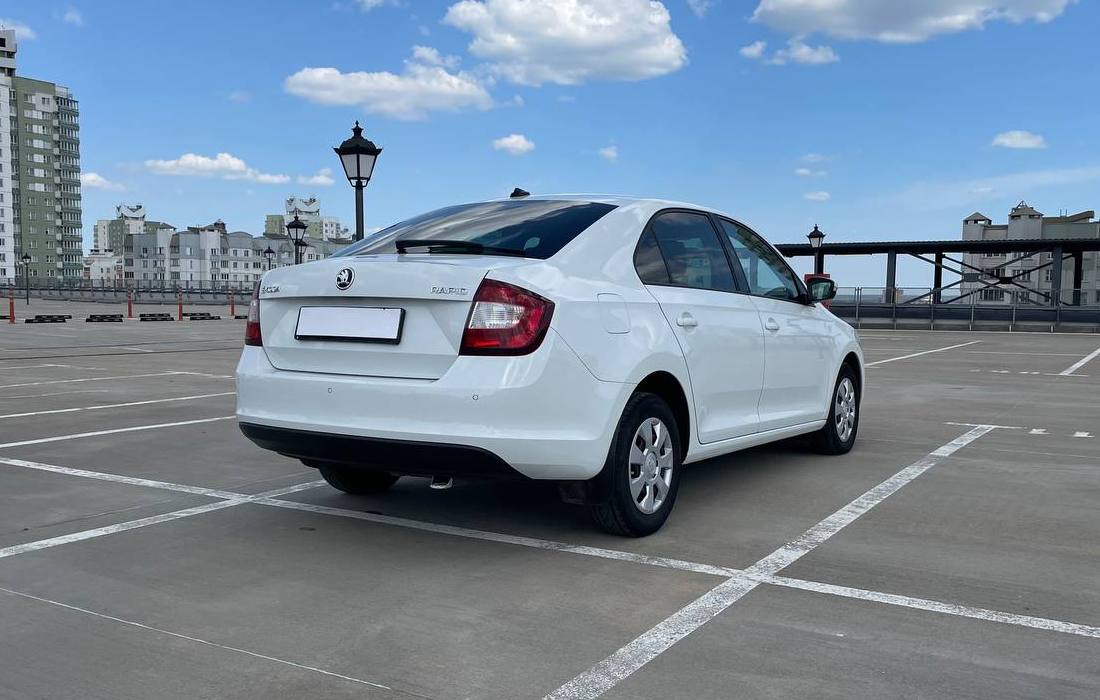 Skoda Rapid Liftback — фото 4