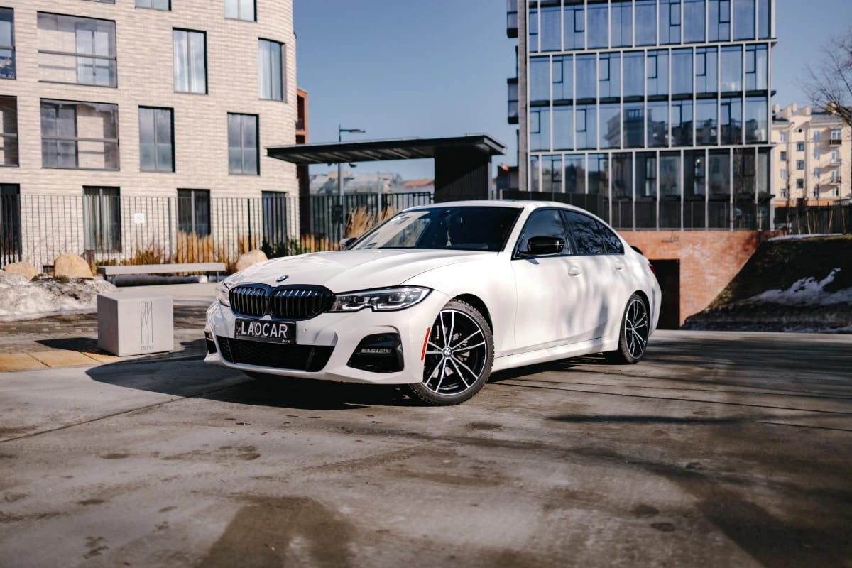 BMW 330i в аренду в Минске