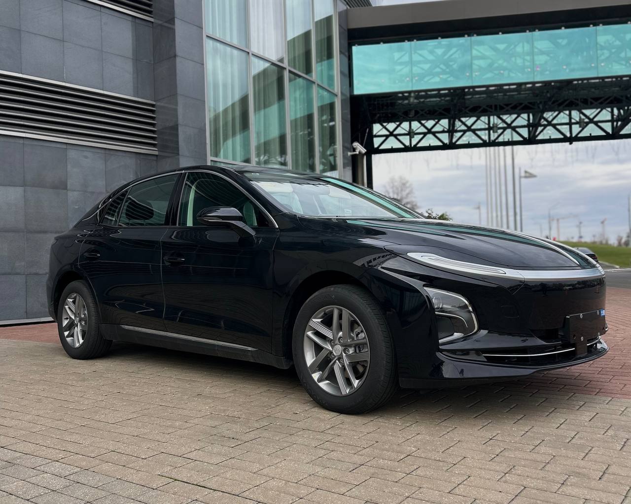 Hongqi E-QM5 рестайлинг в аренду в Минске