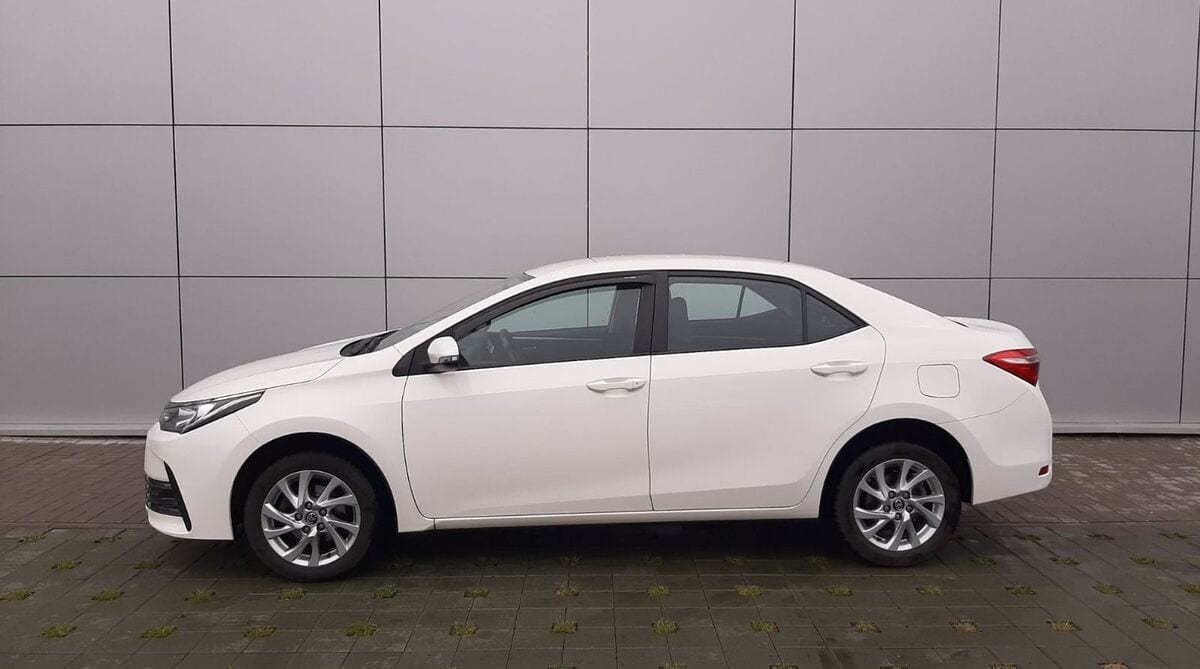 Toyota Corolla E180 рестайлинг 2018 — фото 2