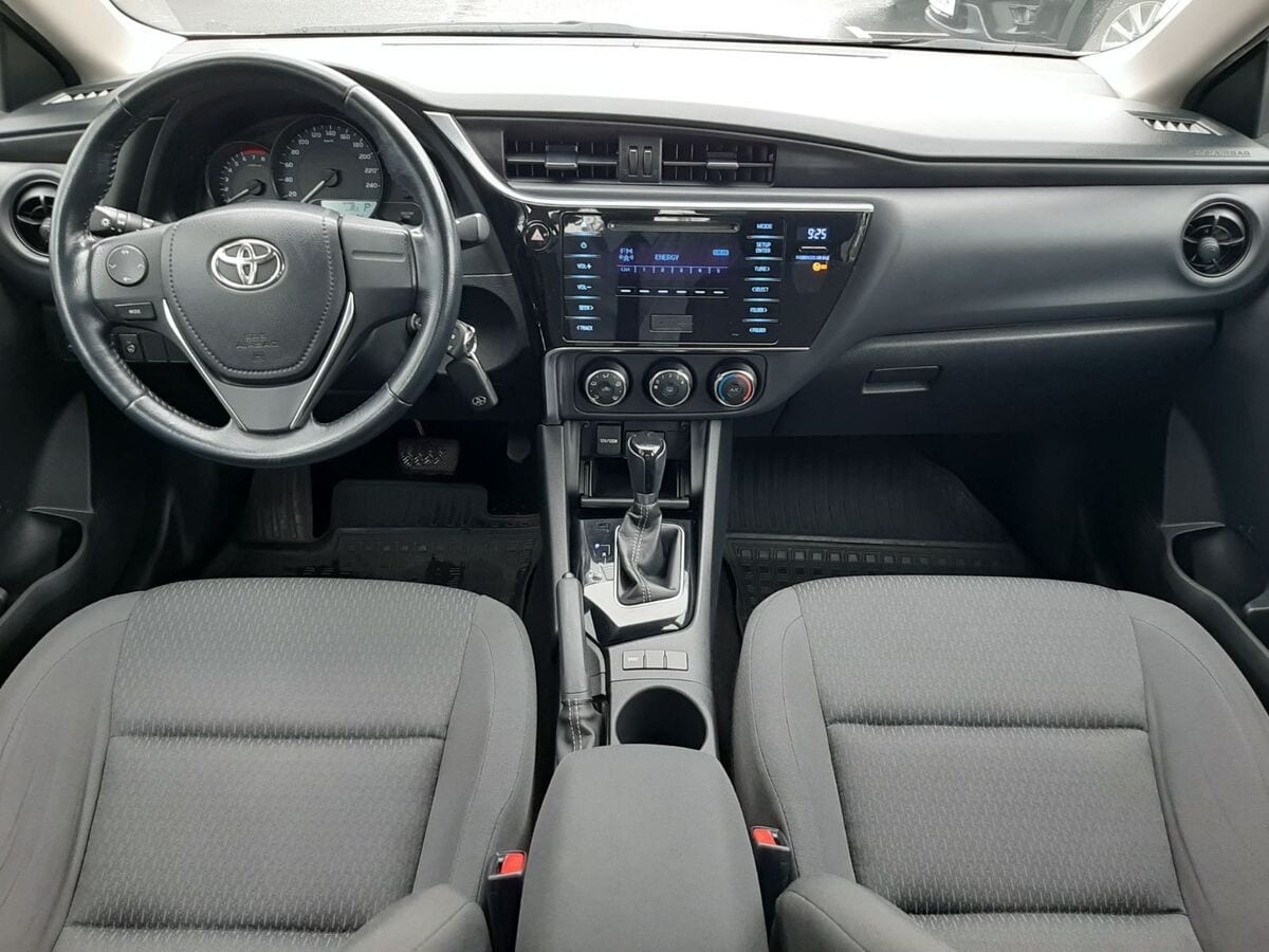 Toyota Corolla E180 рестайлинг 2018 — фото 3