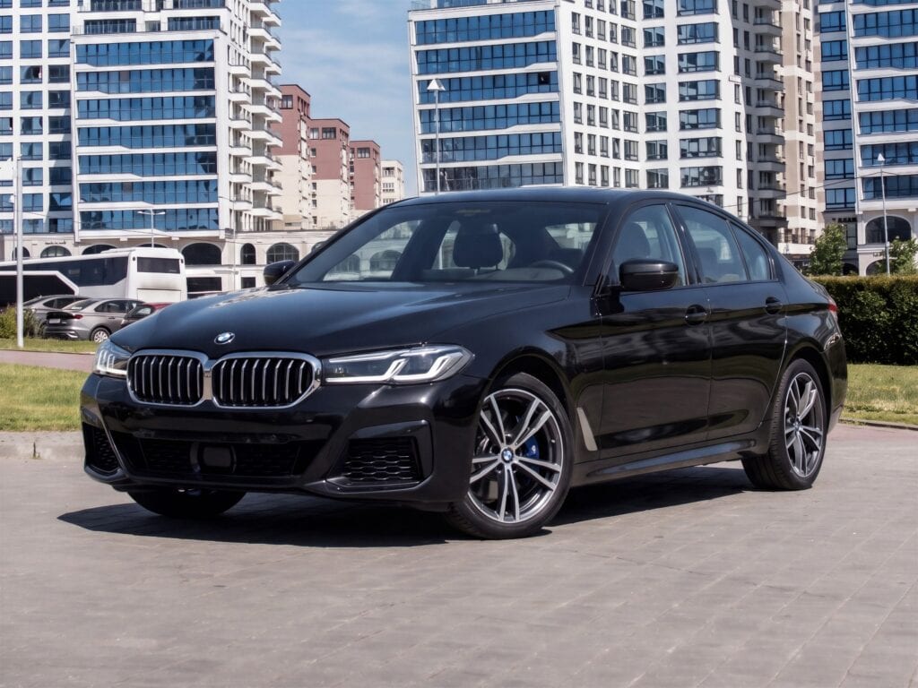 BMW 5 G30 2023 — аренда от 400 Br/сутки