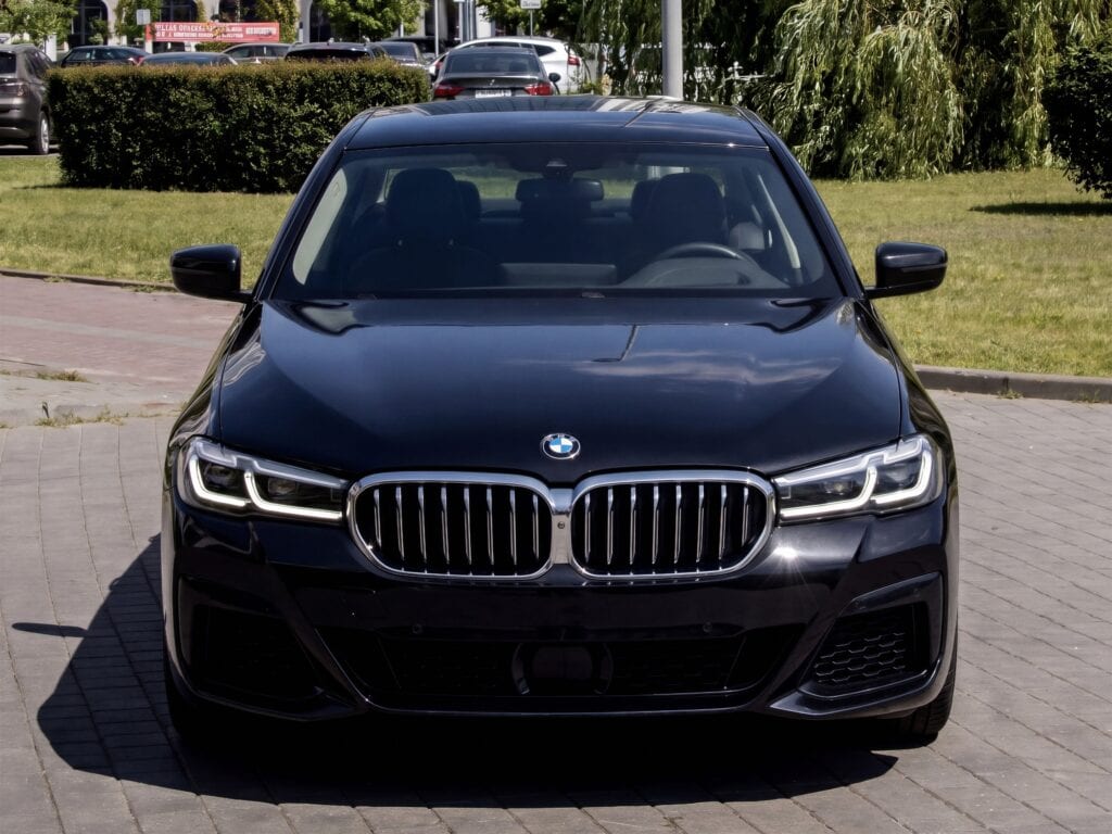 BMW 5 G30 2023 — фото 2