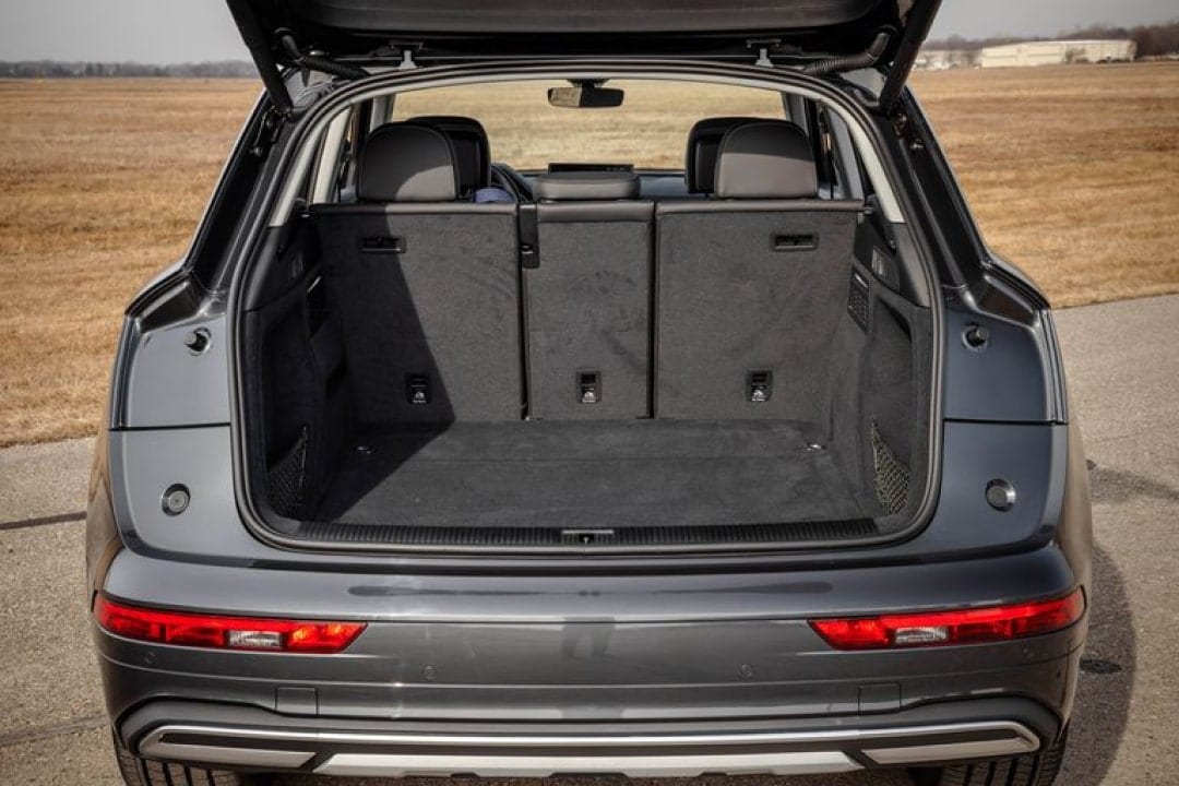 Audi Q5 S-Line Quattro 2019 года в аренду в Минске