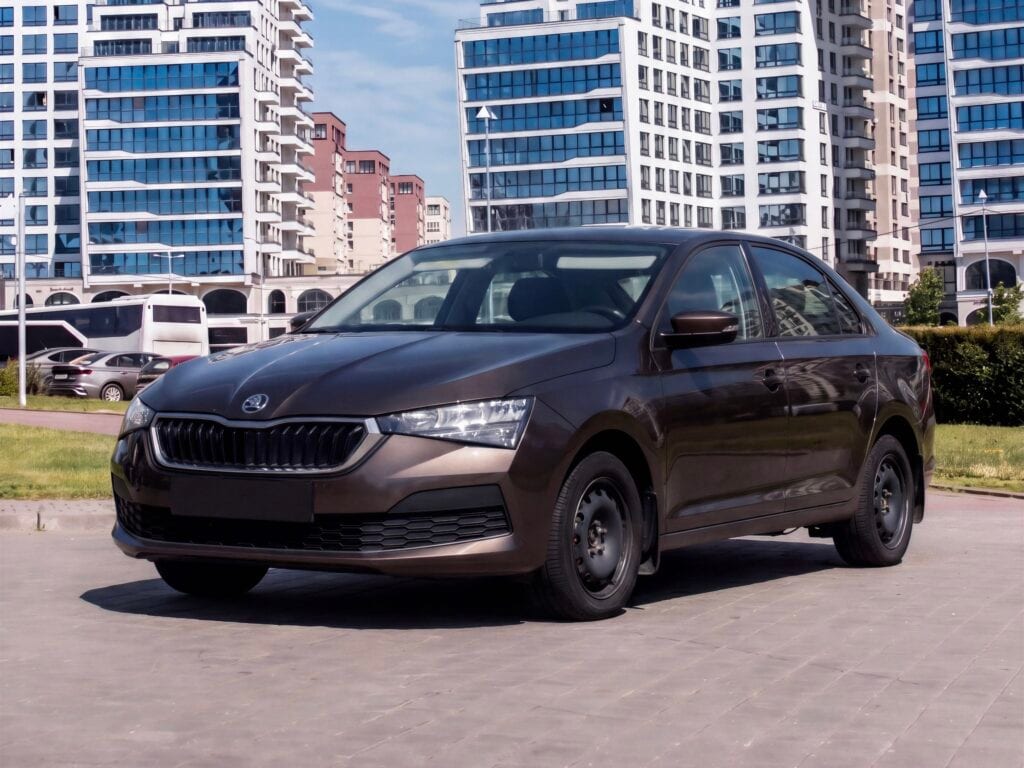 Skoda Rapid Brown 2020 — аренда от 140 Br/сутки