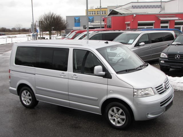 Volkswagen T5 Multivan в аренду в Минске