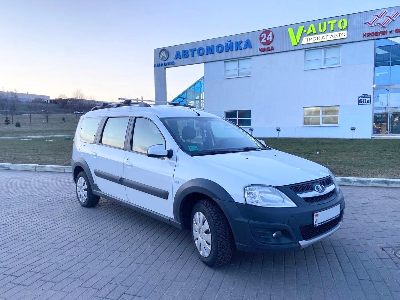 Lada Largus Cross 7 мест 2017 года в аренду в Минске