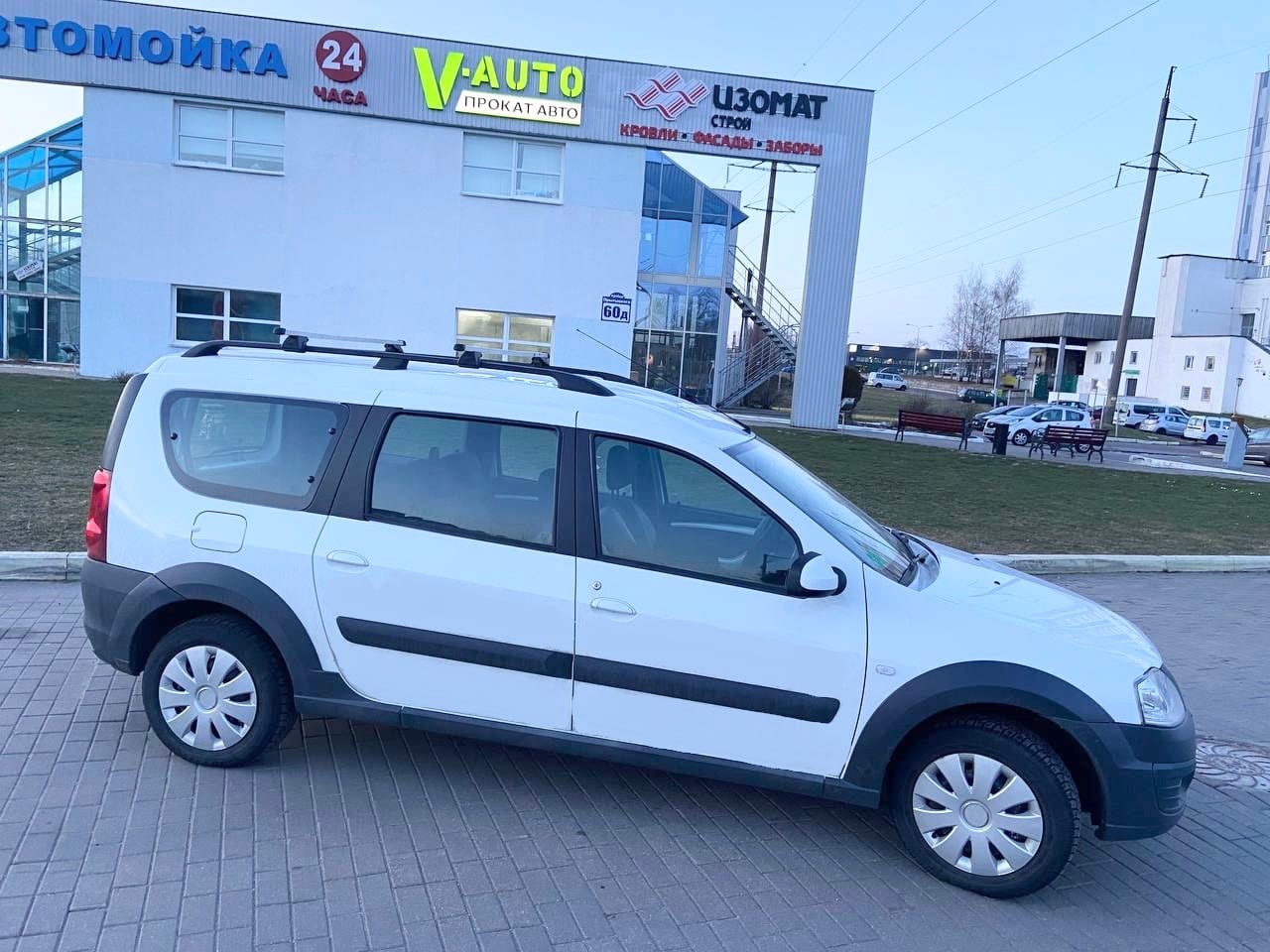 Lada Largus Cross 7 мест 2017 года в аренду в Минске