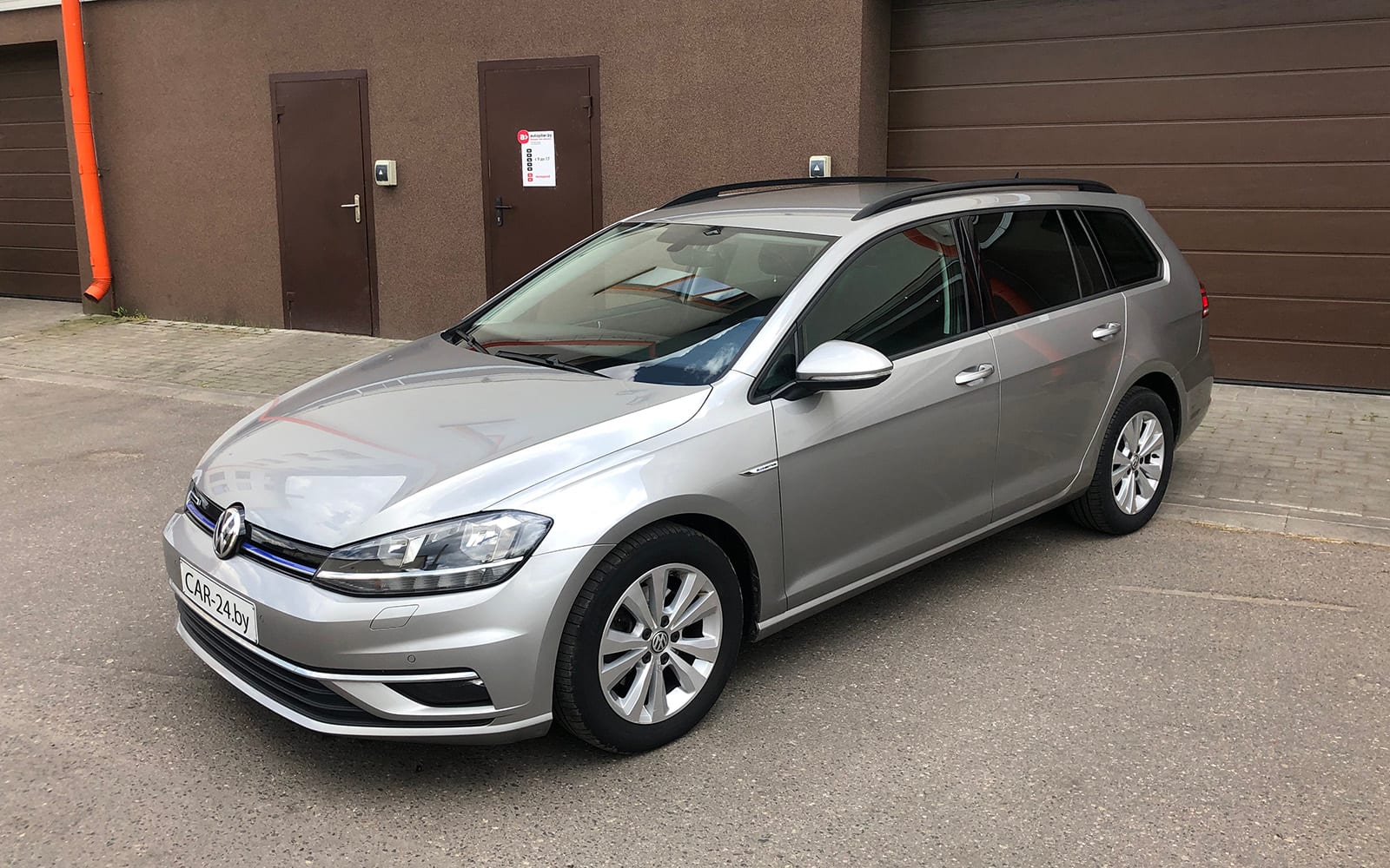 Volkswagen Golf Variant 2017 — аренда от 80 Br/сутки