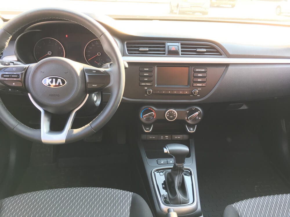 Kia Rio 2018 — фото 3