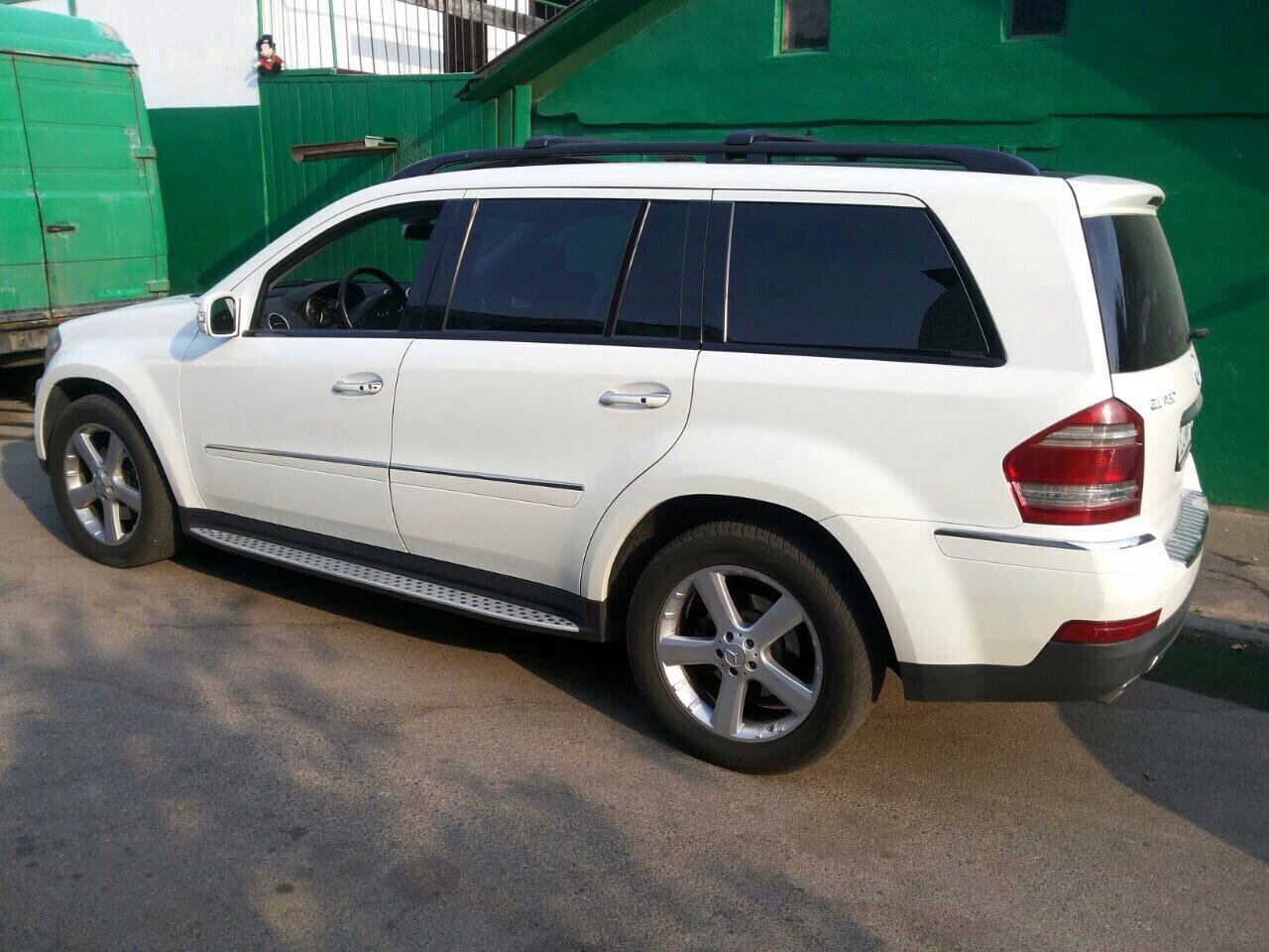Mercedes-Benz GL белый рестайлинг — фото 2