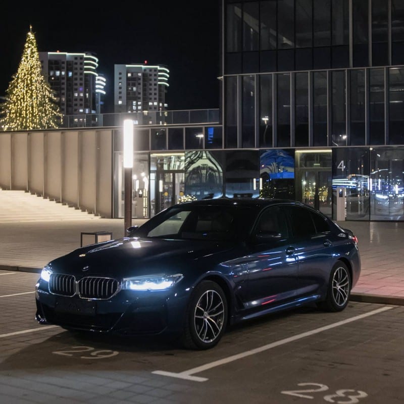 BMW 530e (G30) 2021 года в аренду в Минске
