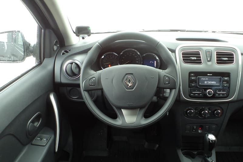 Renault Logan 2018 — фото 3