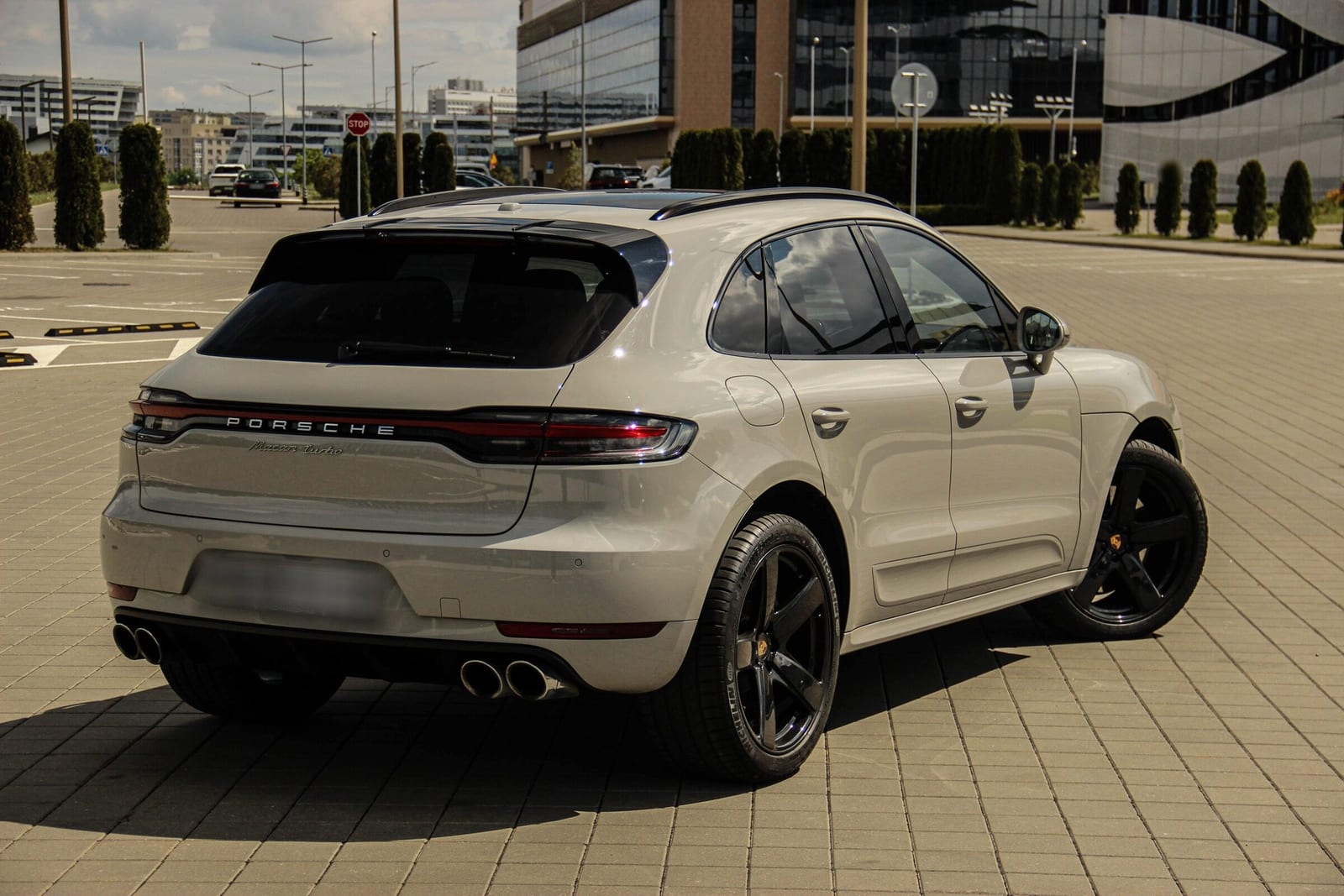 Porsche Macan Turbo 2020 года в аренду в Минске