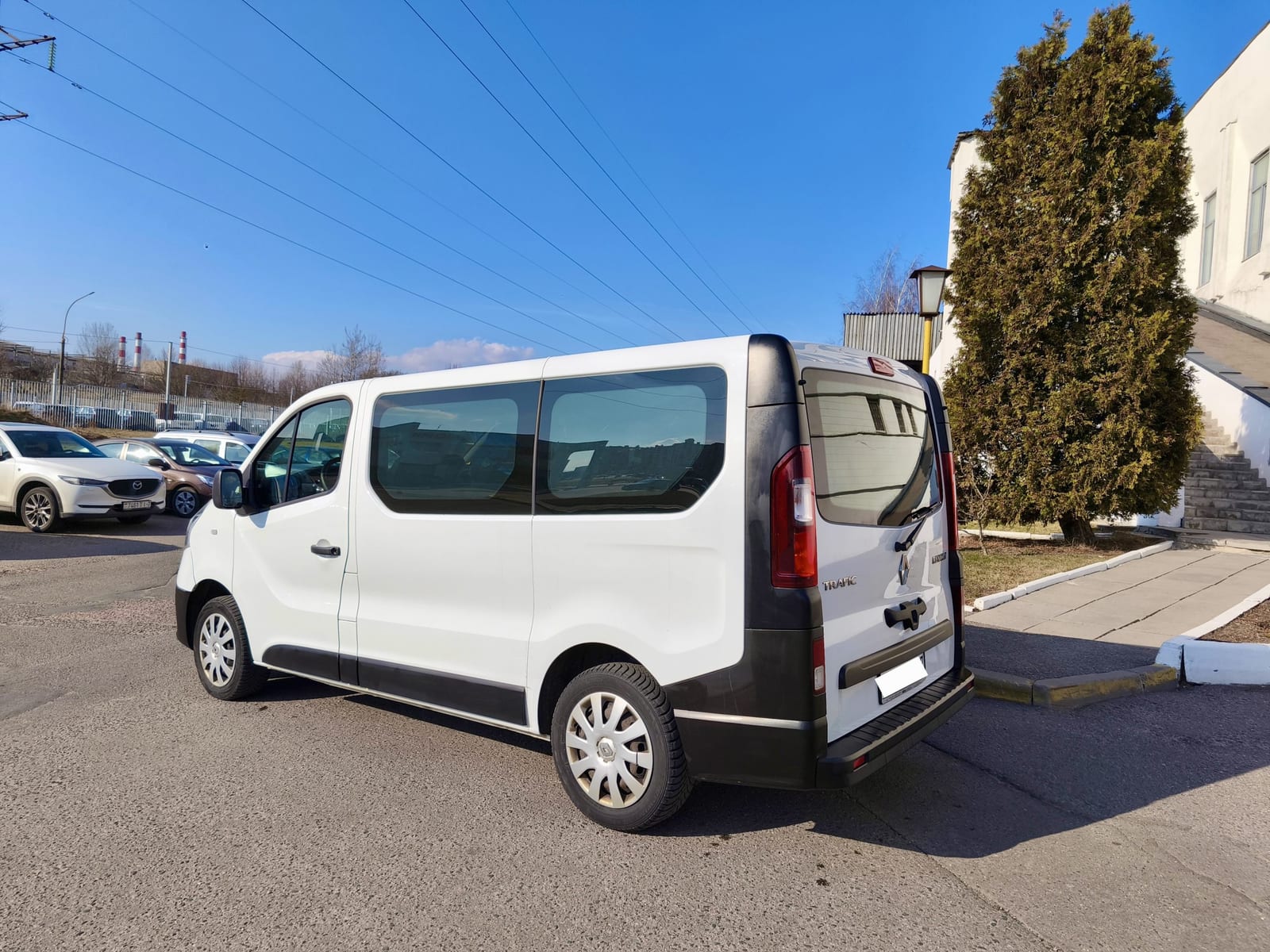 Renault Trafic III 9 мест 2018 года в аренду в Минске