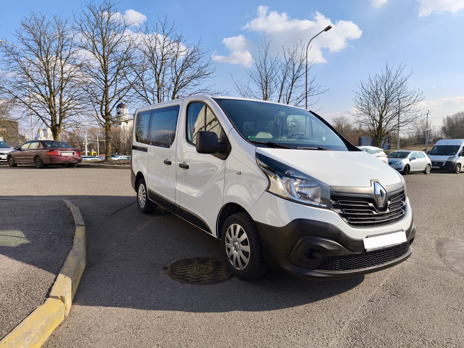 Renault Trafic III 9 мест 2018 года в аренду в Минске