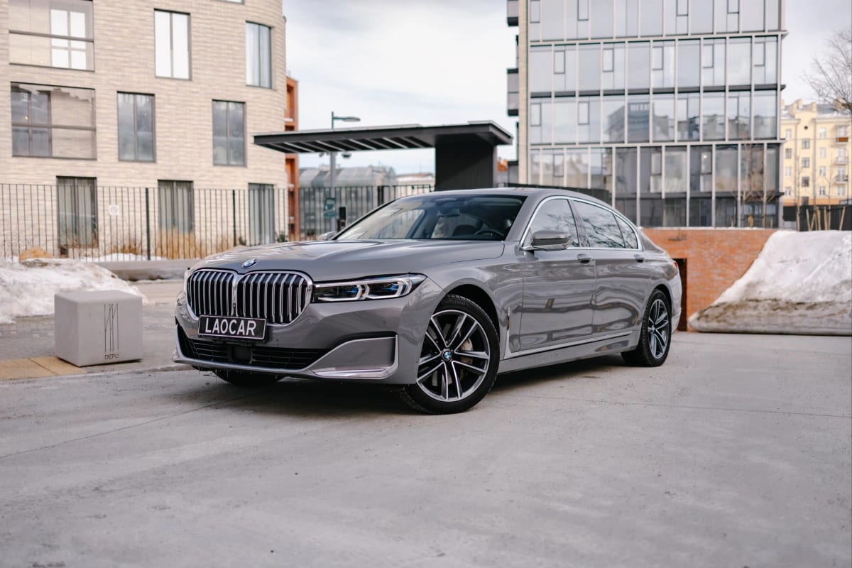 BMW 750Li в аренду в Минске