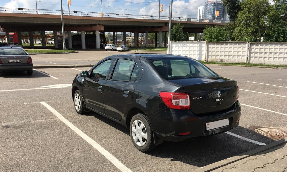 Renault Logan II (чёрный) 2016 года в аренду в Минске