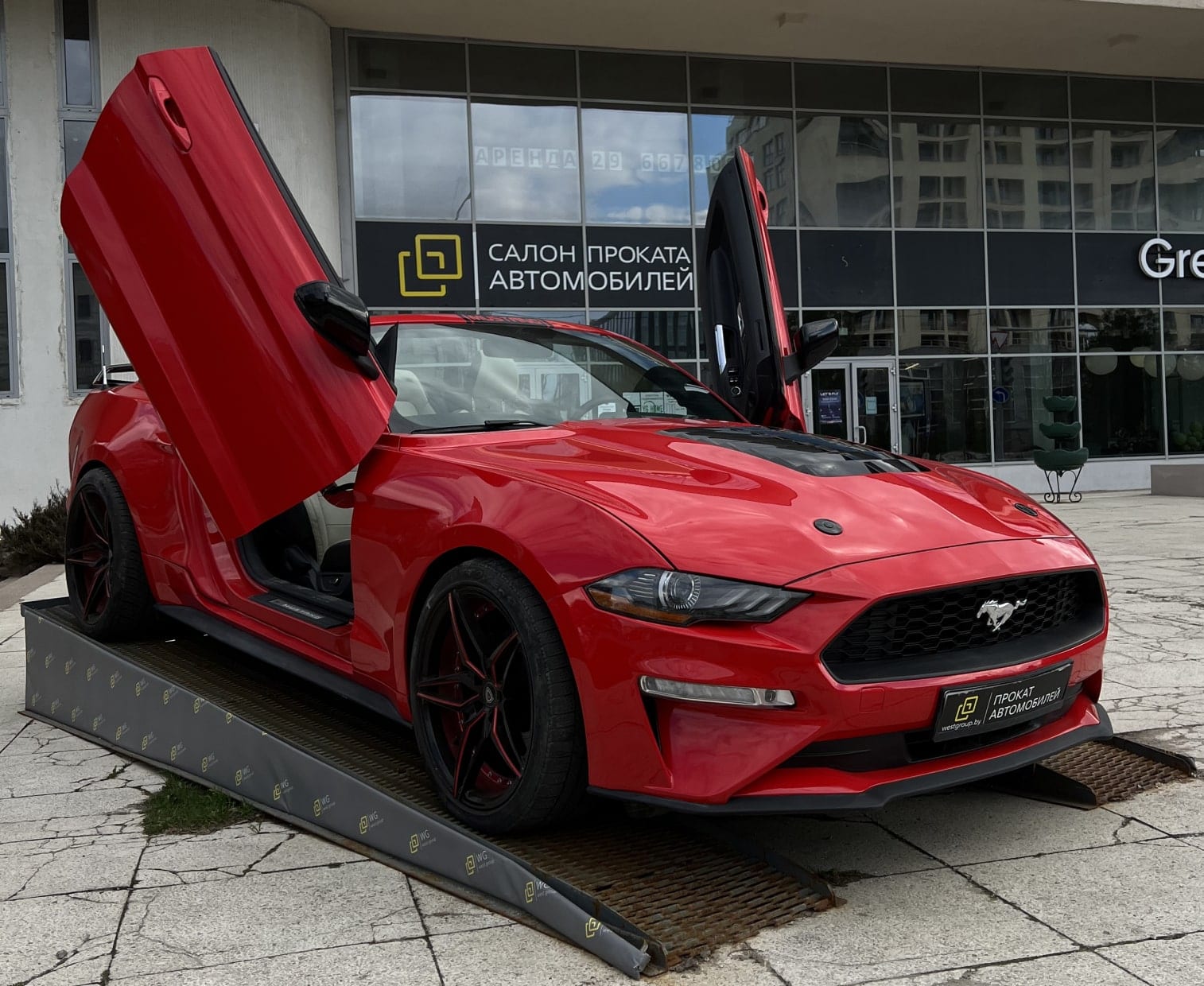 Ford Mustang Cabrio 2021 — аренда от 736 Br/сутки