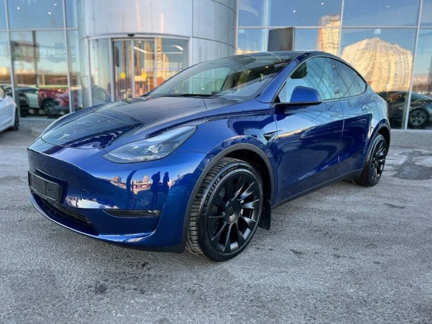 Tesla Model Y 2021 года в аренду в Минске