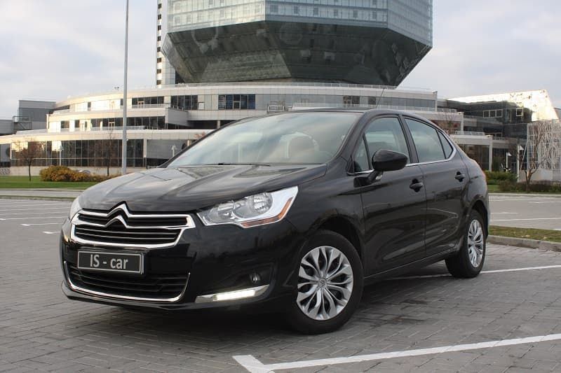 Citroen C4 2015 — аренда от 118 Br/сутки