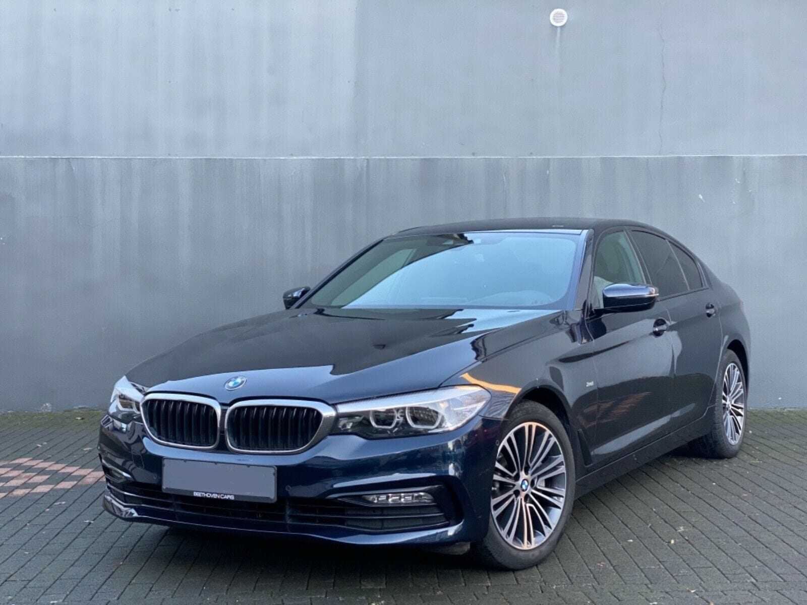 BMW 520D G30 2017 — аренда от 380 Br/сутки