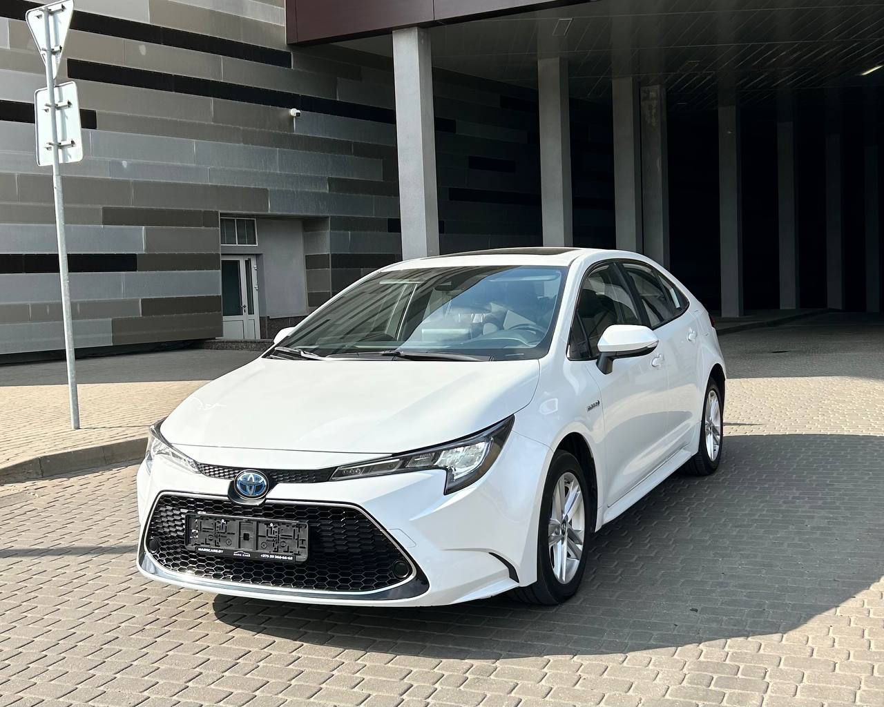 Toyota Corolla Hybrid в аренду в Минске