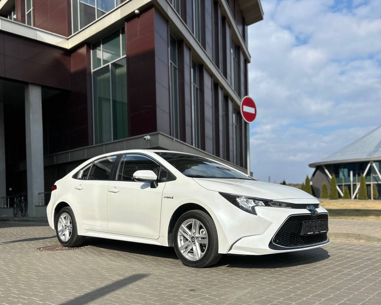 Toyota Corolla Hybrid в аренду в Минске